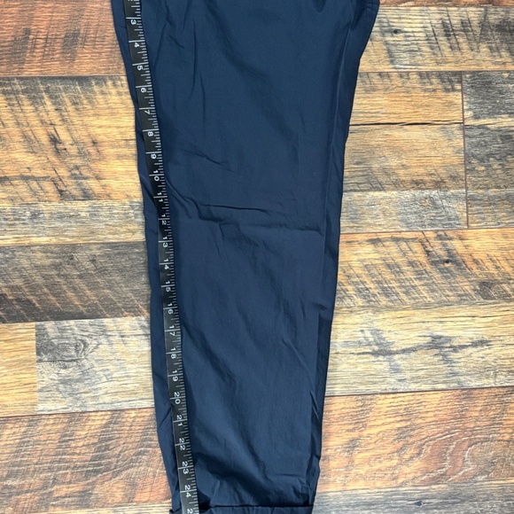 AKRIS punto Navy Blue Belted Rolled Cuff Ankle Pant - Picture 5 of 8